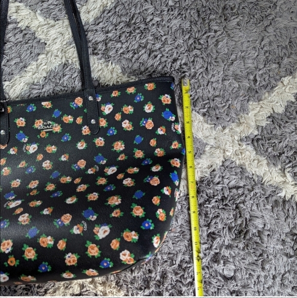 Coach F57668 Reversible City Tote in Tea Rose Floral and Black Multi Color - Picture 12 of 13